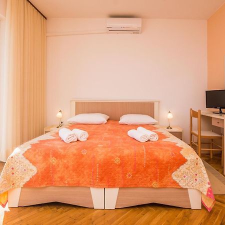 Apartments In House Liveric, In Vir At The Beach Екстер'єр фото
