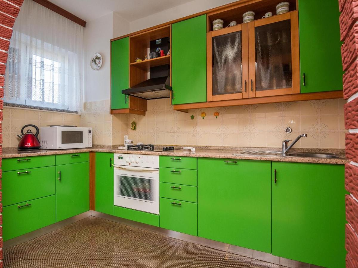 Apartments In House Liveric, In Vir At The Beach Екстер'єр фото