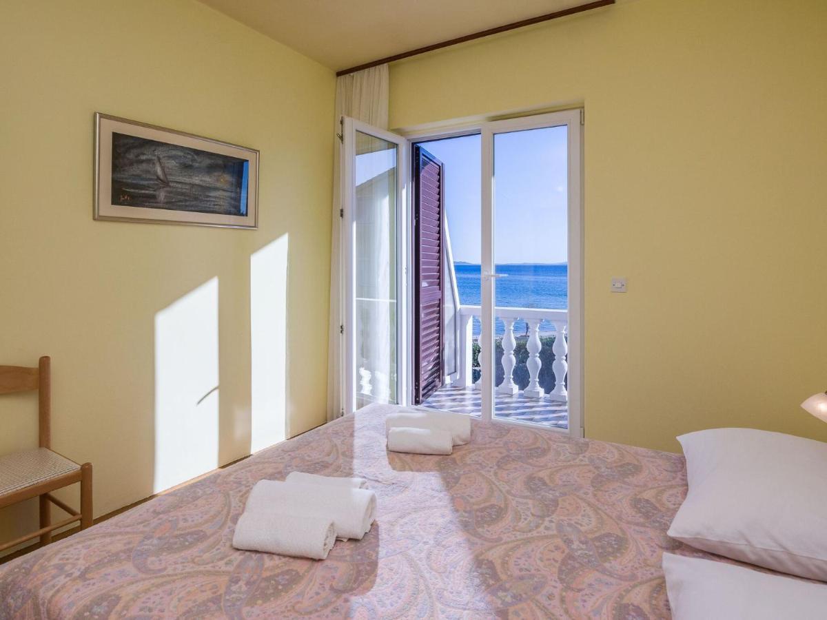 Apartments In House Liveric, In Vir At The Beach Екстер'єр фото
