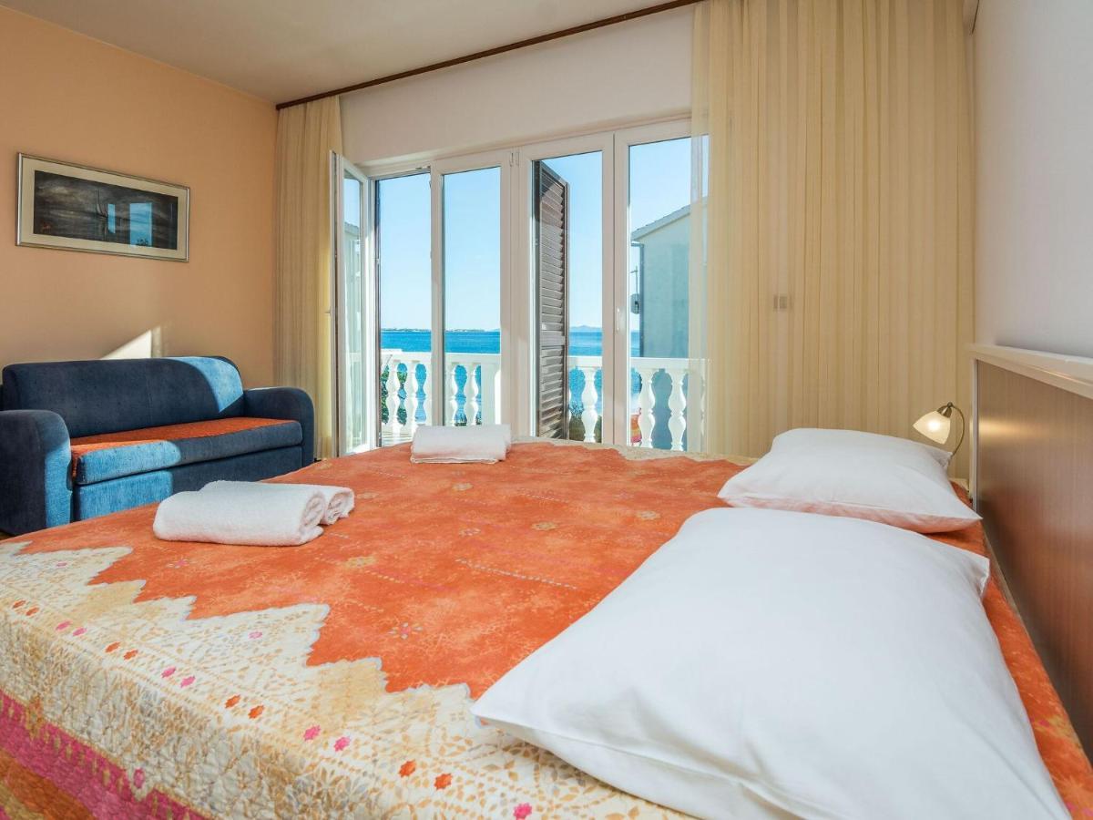 Apartments In House Liveric, In Vir At The Beach Екстер'єр фото
